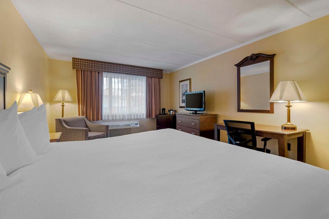 Best Western Of Lake George Buitenkant foto