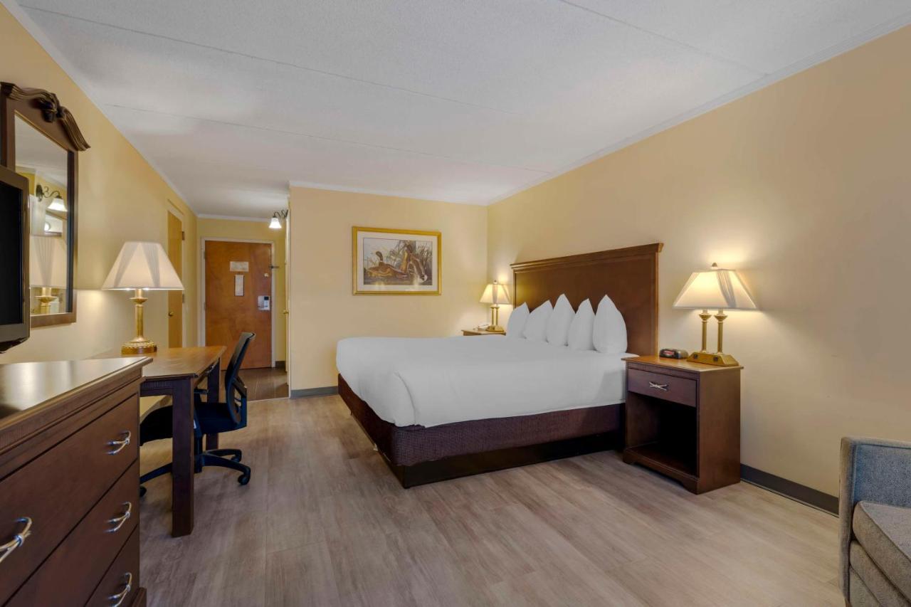 Best Western Of Lake George Buitenkant foto
