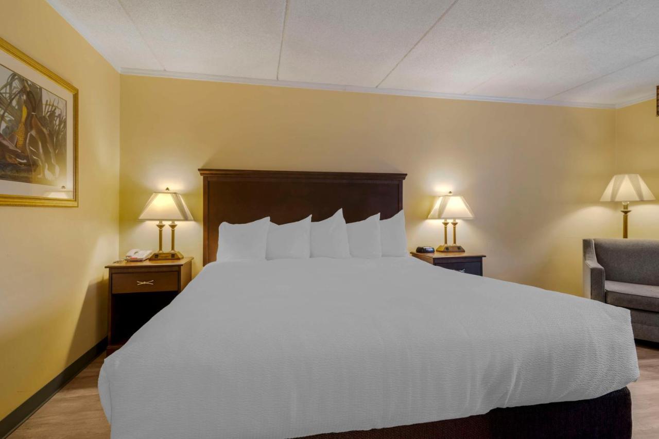 Best Western Of Lake George Buitenkant foto