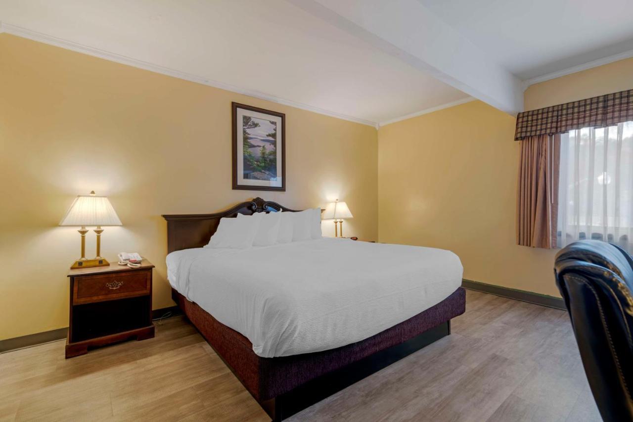 Best Western Of Lake George Buitenkant foto